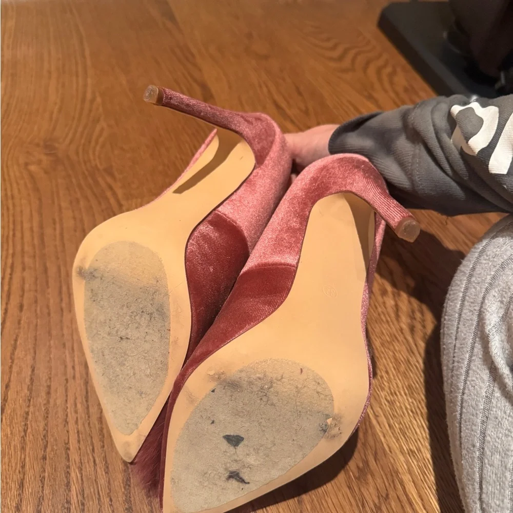 Elegant Velvet Purple Pumps SZ8.5 (NEVER WORN BEFORE) - Picture 4 of 5